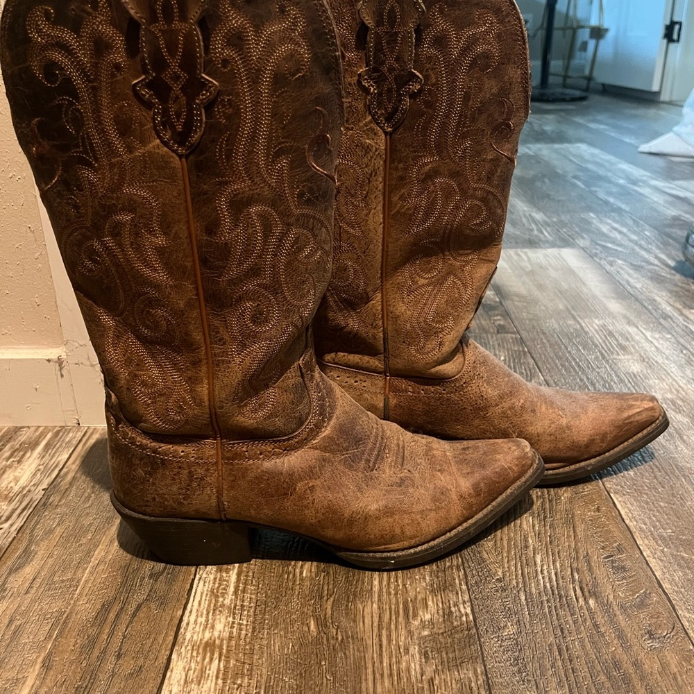Distressed Brown Western Cowboy Boots